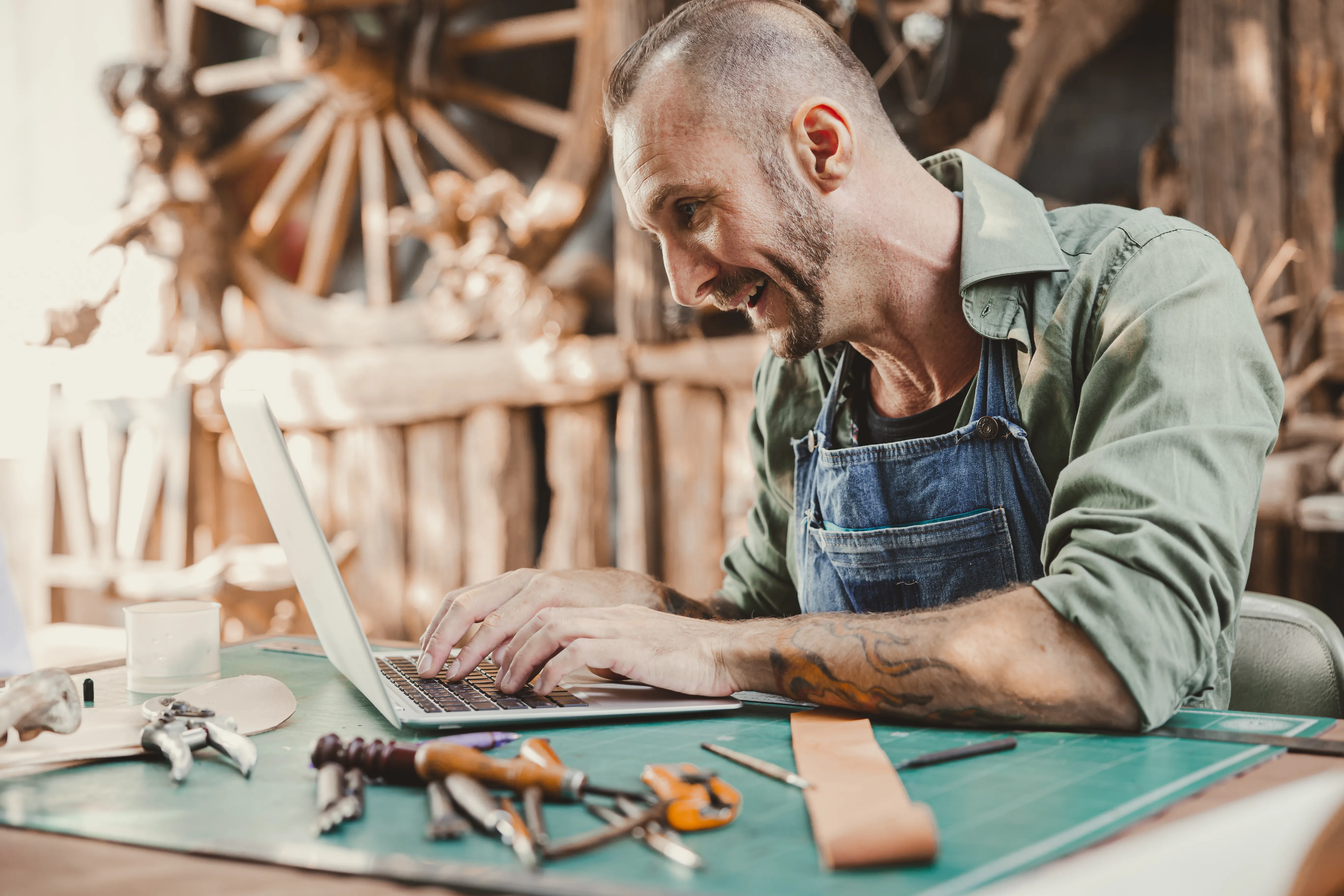 Handwerker-Website: Was muss rein, damit Kunden wirklich anfragen?