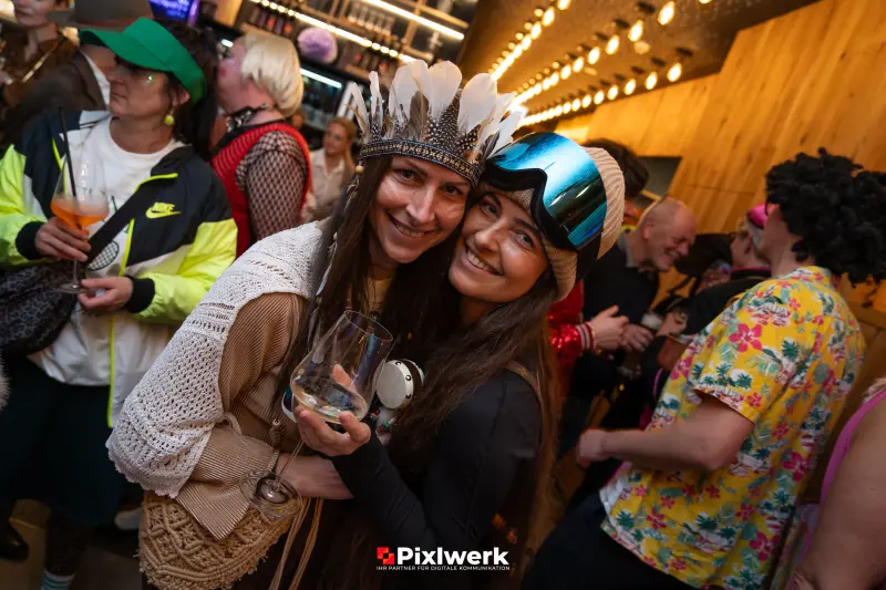 WEIBERFASCHING